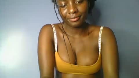 cutie_choco online show from April 3, 2026, 2:04 pm
