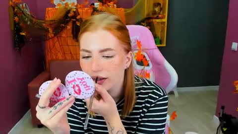 Snapshot of cutie_maniac chatting on October 14, 2025, 1:34 pm Lina online show from October 14, 2025, 1:34 pm