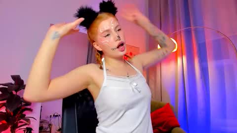 Snapshot of cutie_maniac chatting on October 31, 2025, 10:33 pm Lina online show from October 31, 2025, 10:33 pm