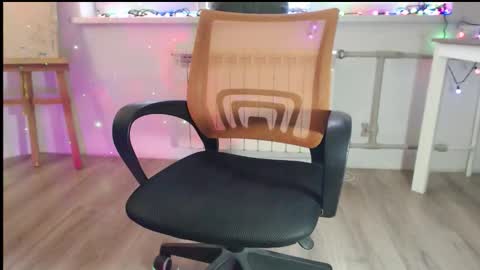 cutie_peach online show from February 14, 2026, 1:19 pm