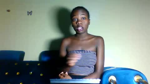 Snapshot of cutie_plush chatting on May 1, 2026, 7:18 pm cutieplush online show from May 1, 2026, 7:18 pm
