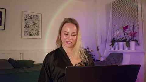 cutie_xoxo_ online show from April 28, 2026, 9:09 pm