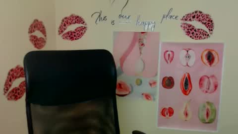 Snapshot of cutielady_ chatting on April 17, 2026, 12:08 pm Emma online show from April 17, 2026, 12:08 pm