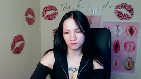 Snapshot of cutielady_ chatting on April 23, 2026, 12:29 pm Emma online show from April 23, 2026, 12:29 pm