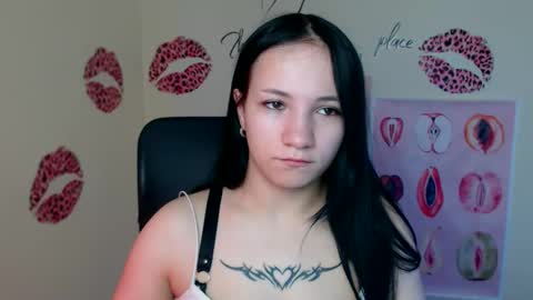 Snapshot of cutielady_ chatting on April 30, 2026, 12:33 pm Emma online show from April 30, 2026, 12:33 pm