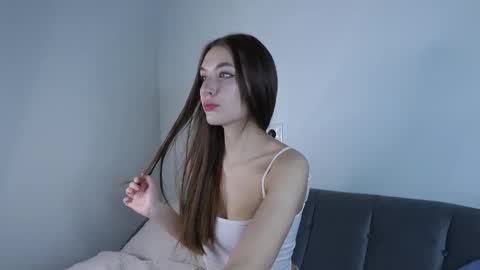 Snapshot of cutiewuwu chatting on November 8, 2025, 5:29 am Vivienne online show from November 8, 2025, 5:29 am