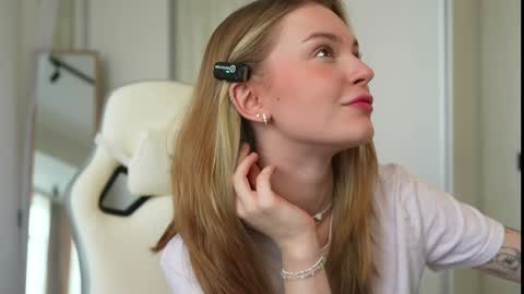 EMILY online show from February 5, 2025, 11:23 am