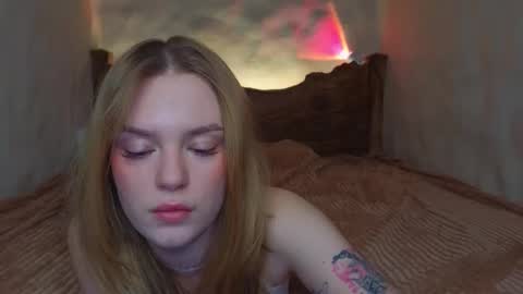 Im Emi streaming with my friend Reyna today online show from March 25, 2026, 4:35 pm