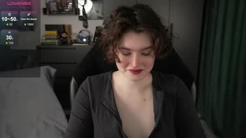 Helen Blossom online show from May 5, 2026, 1:41 pm