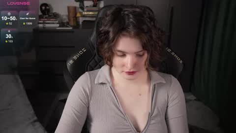 Helen Blossom online show from May 26, 2026, 7:43 pm