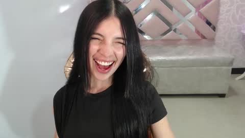 CINTIA ARAUJO online show from November 19, 2025, 4:01 am