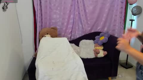 Snapshot of cynthiawatson_ chatting on November 18, 2025, 2:10 pm Cynthia online show from November 18, 2025, 2:10 pm