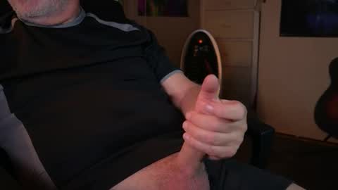 Snapshot of dadbate23 chatting on April 1, 2026, 2:23 am dadbate23 online show from April 1, 2026, 2:23 am