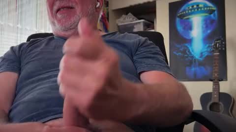 Snapshot of dadbate23 chatting on April 5, 2026, 3:42 pm dadbate23 online show from April 5, 2026, 3:42 pm