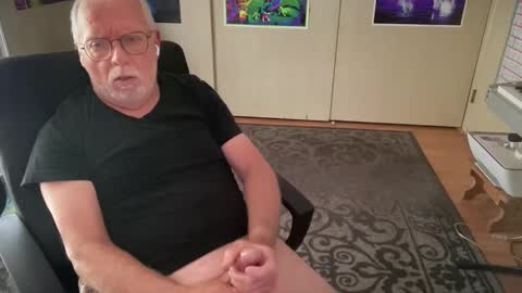 Snapshot of dadbate23 chatting on June 8, 2026, 1:28 am dadbate23 online show from June 8, 2026, 1:28 am