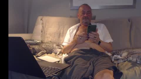 Snapshot of daddytom56 chatting on May 27, 2026, 1:57 am daddytom56 online show from May 27, 2026, 1:57 am