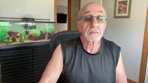 Snapshot of daddyweis chatting on April 12, 2026, 2:11 pm daddyweis online show from April 12, 2026, 2:11 pm