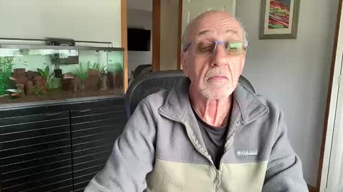 Snapshot of daddyweis chatting on April 25, 2026, 2:47 pm daddyweis online show from April 25, 2026, 2:47 pm
