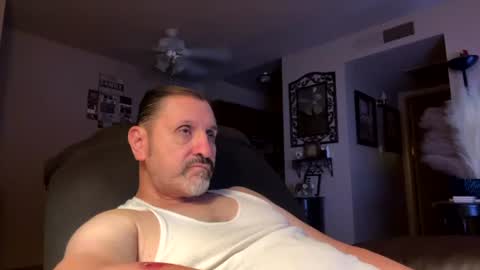 Snapshot of dadluvstwinks chatting on July 16, 2026, 5:24 am dadluvstwinks online show from July 16, 2026, 5:24 am