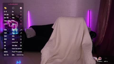 daenerys_daen online show from March 7, 2025, 10:35 am