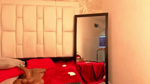 daffnelewis online show from November 27, 2025, 11:23 am