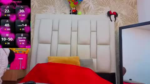 daffnelewis online show from April 16, 2026, 11:33 am