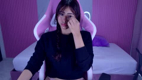 Dafne  online show from November 21, 2025, 2:27 pm