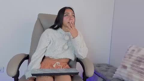 Snapshot of dafne_girl4u chatting on July 18, 2026, 1:04 pm Dafen online show from July 18, 2026, 1:04 pm