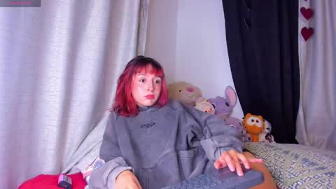 Snapshot of dafnne__hall chatting on May 14, 2026, 2:29 am Dafnne online show from May 14, 2026, 2:29 am