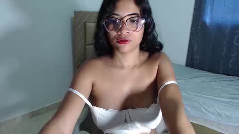 Snapshot of dafnnee_ross chatting on November 22, 2025, 4:28 pm DAFNNE online show from November 22, 2025, 4:28 pm