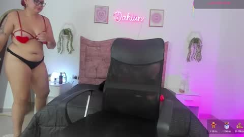 dahiian_01 online show from January 6, 2026, 7:28 pm