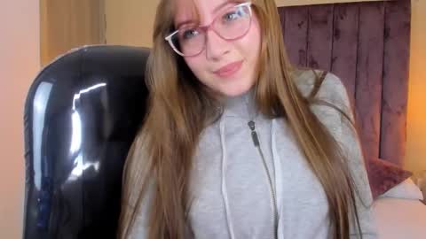 Dahlia online show from October 27, 2025, 9:30 pm