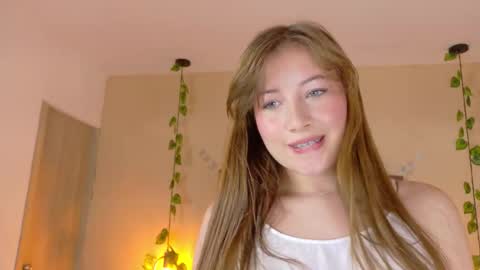 Snapshot of dahlia_rousse chatting on February 11, 2026, 5:56 am Dahlia online show from February 11, 2026, 5:56 am