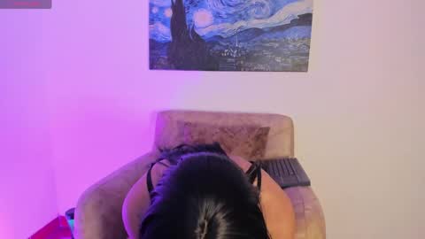  Dahnia  online show from April 18, 2026, 4:27 am