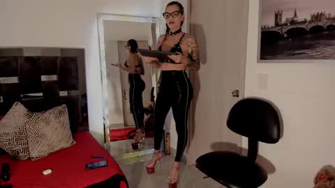  D A I L A  online show from September 15, 2025, 8:53 pm