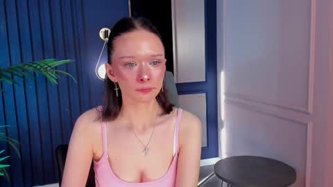 daily_glam online show from September 19, 2025, 1:12 pm