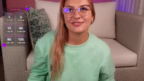 Snapshot of dailyn__1 chatting on December 17, 2025, 7:42 pm Dailyn online show from December 17, 2025, 7:42 pm