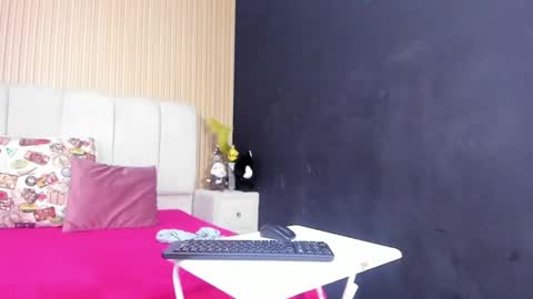 DairaMoon online show from November 9, 2025, 2:37 pm