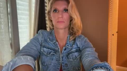 Snapshot of daisy9kat chatting on November 12, 2025, 3:45 pm Daisy137 online show from November 12, 2025, 3:45 pm