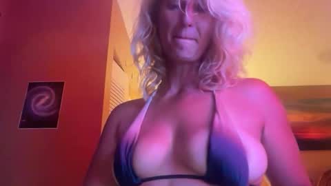 Snapshot of daisy9kat chatting on May 1, 2026, 12:04 am Daisy137 online show from May 1, 2026, 12:04 am