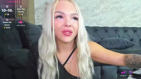 Snapshot of daisy_abby03 chatting on October 12, 2025, 6:07 pm DaIsy Abby online show from October 12, 2025, 6:07 pm