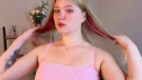 Snapshot of daisy_santos chatting on July 4, 2026, 12:00 pm Mary online show from July 4, 2026, 12:00 pm