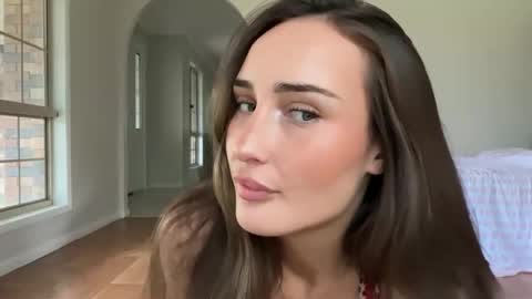 Snapshot of daisyfayer chatting on May 5, 2026, 11:35 pm Daisy online show from May 5, 2026, 11:35 pm