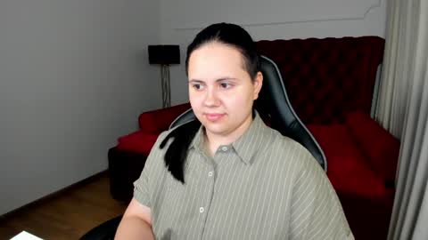 Snapshot of daisyharts chatting on June 30, 2026, 5:14 pm DaisyHarts online show from June 30, 2026, 5:14 pm