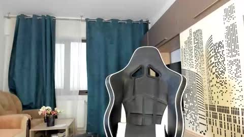 Snapshot of daisysland chatting on December 1, 2025, 11:59 am Beatrice online show from December 1, 2025, 11:59 am