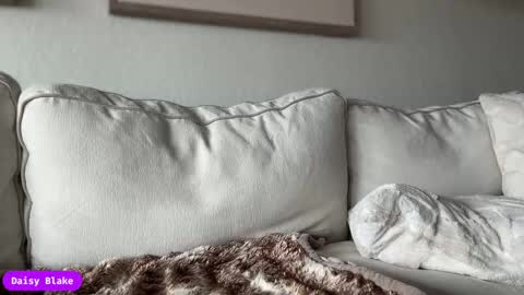 daisy blake  online show from October 9, 2025, 5:11 pm