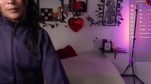 Caroliina online show from July 1, 2026, 9:25 pm