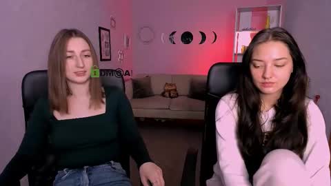 Snapshot of dakota_simple chatting on December 18, 2025, 6:41 am Dakota online show from December 18, 2025, 6:41 am