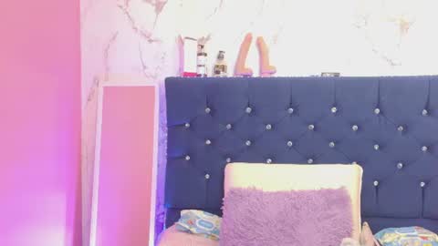 dakotaa_johnson online show from July 29, 2026, 1:48 am