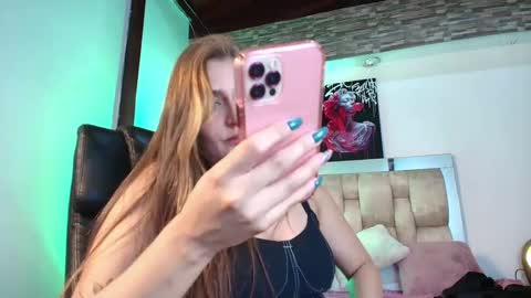 Snapshot of dakotarobbins_ chatting on February 5, 2025, 10:55 pm dakotarobbins_ online show from February 5, 2025, 10:55 pm